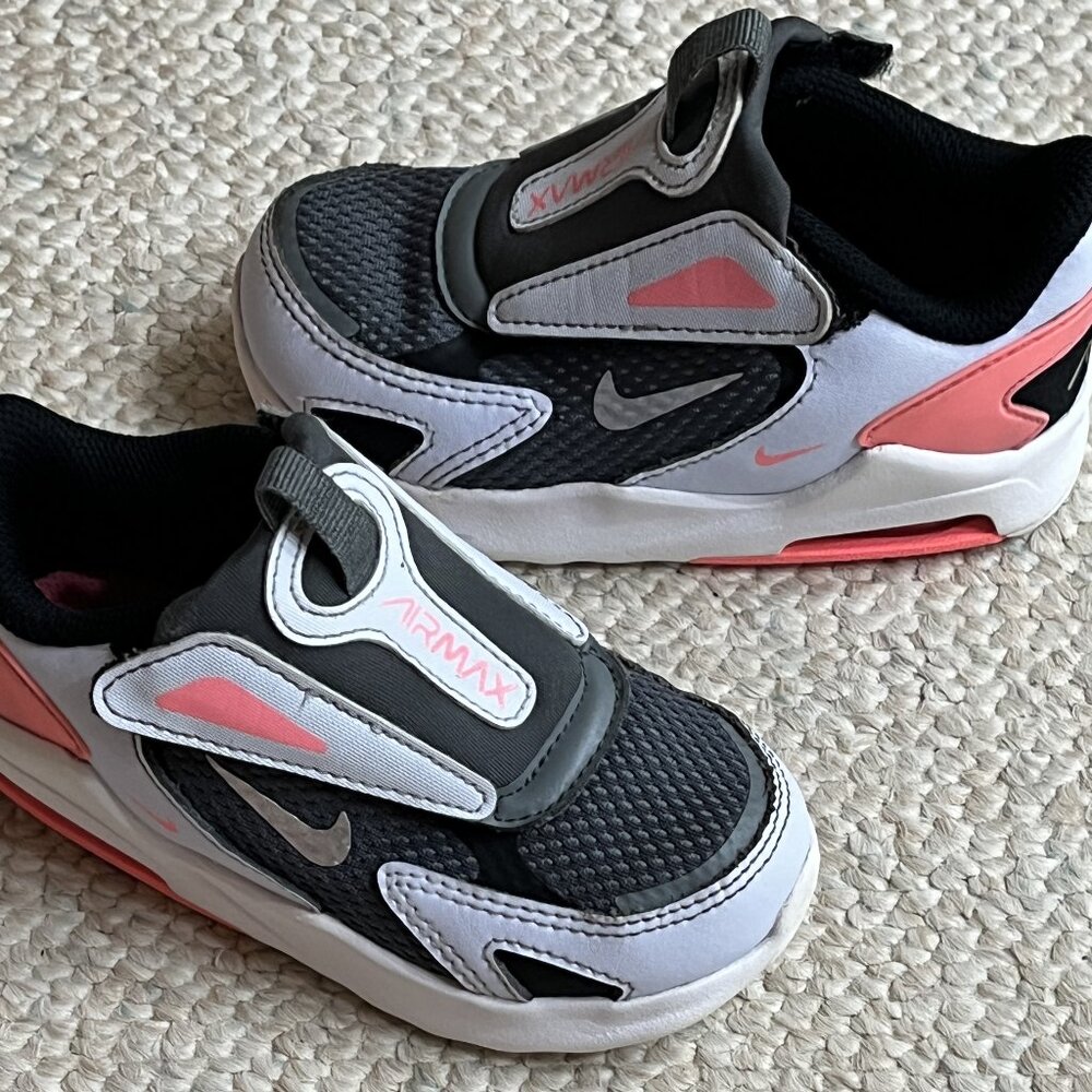 NIKE Air Max Bolt Toddler Boy Size 8C Gray Crimson Sneakers Shoes CW1629-003